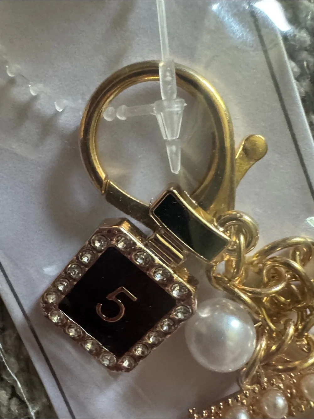 Fashion Jewelry Gold Pearl Number 5 Charm Keychain with Black Accent